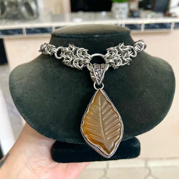 Carved orange copper agate gemstone leaf design charm boho maille necklace . - Picture 10 of 11